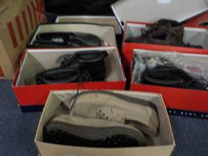 lot 31 image: Comfortique size 8, 3 pair Dexter s...