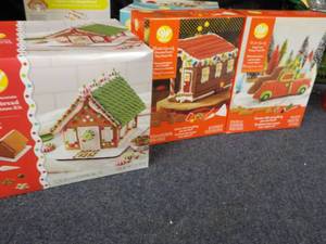 lot 44 image: Set of 3 Gingerhouse Kits...
