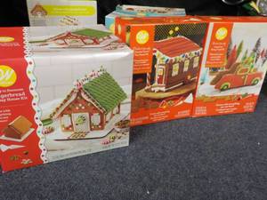 lot 45 image: Set of 3 Gingerhouse Kits...
