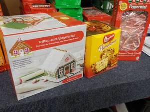 lot 55 image: Gingerbread House Kit, Bauducco Pan...