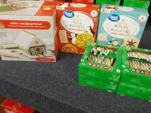 lot 58 image: Gingerbread House Kit, 2 Boxes Cook...
