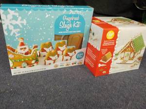 lot 68 image: 2 Gingerbread House Kits...