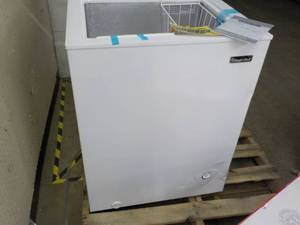 lot 92 image: Magic Chef Chest Freezer dented in...
