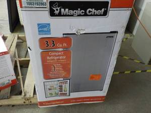 lot 93 image: Magic Chef 3.3 cu ft Compact Refrig...