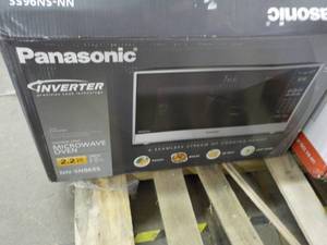 lot 94 image: Panasonic Inverter 2.2 Cu Ft Microw...