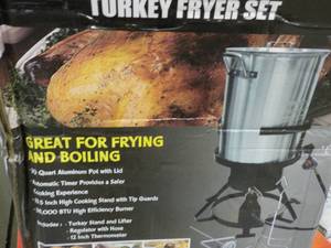 lot 102 image: Rivergrill 30 quart Aluminum Turkey...