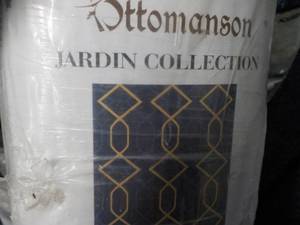 lot 107 image: Ottoman Jardin Collection 53 x 7...