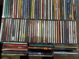 lot 212 image: 90 CDs...