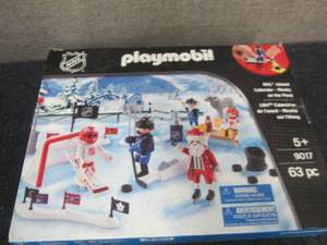 lot 179 image: Playmobil NHL Rivalry on the Pond R...