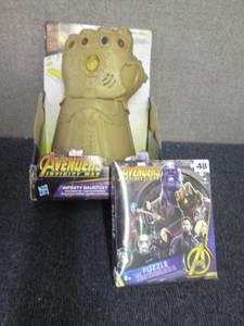 lot 189 image: Avengers Infinity Gauntlet & Puzzle...