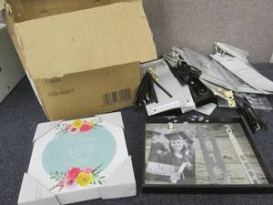 lot 220 image: 2019 Graduation Items, Mothers Day ...