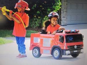 lot 36 image: Ride-On 12-Volt Fire Engine open bo...