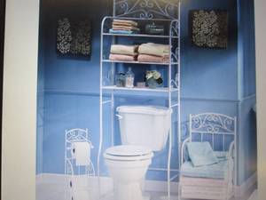 lot 59 image: 3-Piece Fiona Scrolled Bath Set ope...