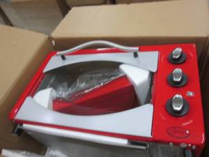lot 77 image: Ginnys 10-In-1 Everything Oven ope...