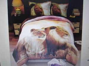lot 86 image: Lion Comforter Set Lion open box Re...
