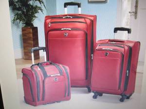 lot 87 image: Travelers Club Luggage Set open box...