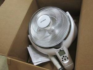 lot 90 image: Optimus 14 Oscillating Pedestal He...