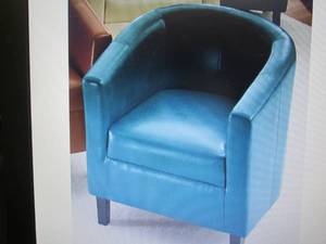 lot 113 image: Hudson Barrel Chair open box Retail...