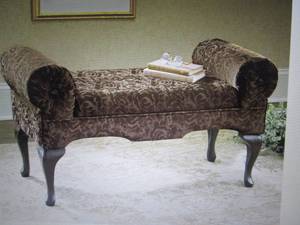 lot 122 image: Rose Storage Bench opem box Retail ...