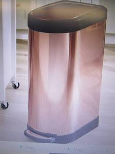 lot 129 image: 10.5-Gallon Fingerprint-Proof Trash...