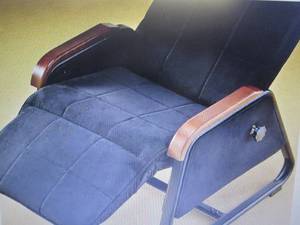 lot 262 image: Zero Gravity Chair open box Retail ...