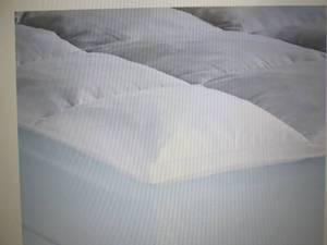 lot 271 image: Sleep Connection Soft Featherbed ...