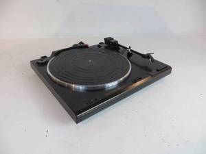lot 36 image: Pioneer Turntable