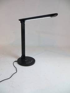 lot 44 image: TaoTronics LED Desk Lamp