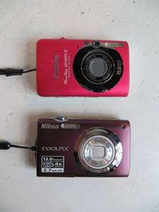lot 47 image: 2 Digital Cameras