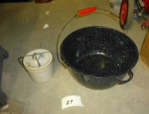 large enamel kettle in excellent co...