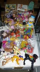 large lot of toys - barbie, trolls,...