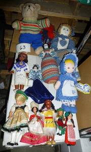 Lot of dolls - blue bonnet, indian ...