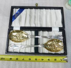 the spoons with pineapple dcor ar...