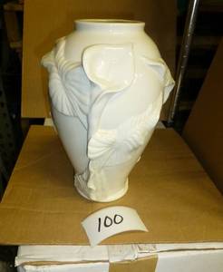 Beautiful ceramic vase 10.5 tall...