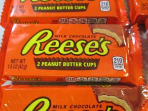 lot 267 image: 12 Reeses Peanut Butter Cups Best b...