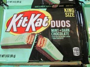 lot 298 image: 10 Kit Kat Duos King Size Candy Bar...