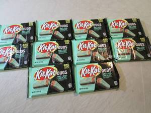 lot 299 image: 10 Kit Kat Duos King Size Candy Bar...