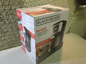 lot 21 image: Black & Decker 12-Cup Programmable ...