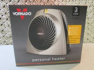 lot 44 image: Vornado 1559 BTU 750-Watt Personal ...