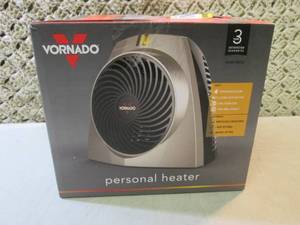 lot 46 image: Vornado 1559 BTU 750-Watt Personal ...