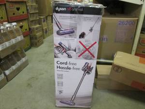 lot 52 image: Dyson V8 Animal Cordless Stick Vacu...