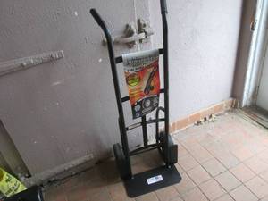 lot 84 image: Milwaukee 1000 Pound Capacity Dual-...