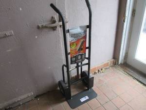 lot 85 image: Milwaukee 1000 Pound Capacity Dual-...