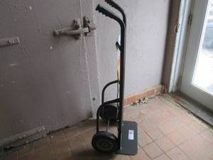 lot 86 image: Milwaukee 1000 Pound Capacity Dual-...