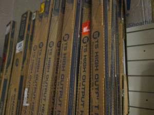 lot 105 image: Lot of Approx 32 - 8 ft 4-Light T-5...