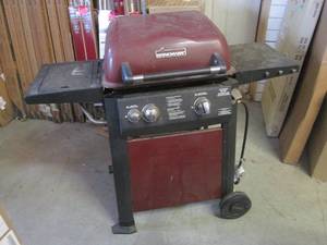 lot 107 image: Brinkman 2-Burner Gas Grill with Si...