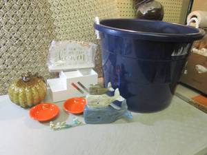lot 150 image: Large Bucket with Assorted Decor  D...