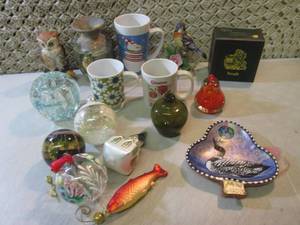 lot 174 image: Lot of Misc Decor  D-4...