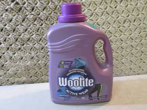 lot 178 image: Woolite Active Wear Laundry Deterge...