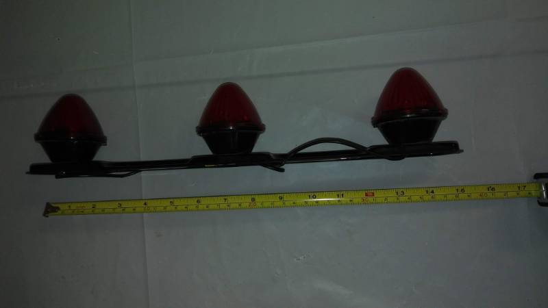 lot 21 image: Seven (7) Triple Red Lights For Auto or Trailer